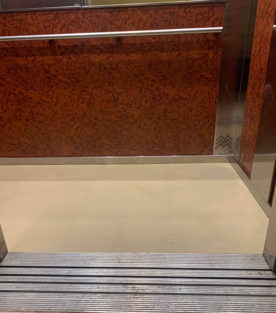 покрытие в лифте.jpeg